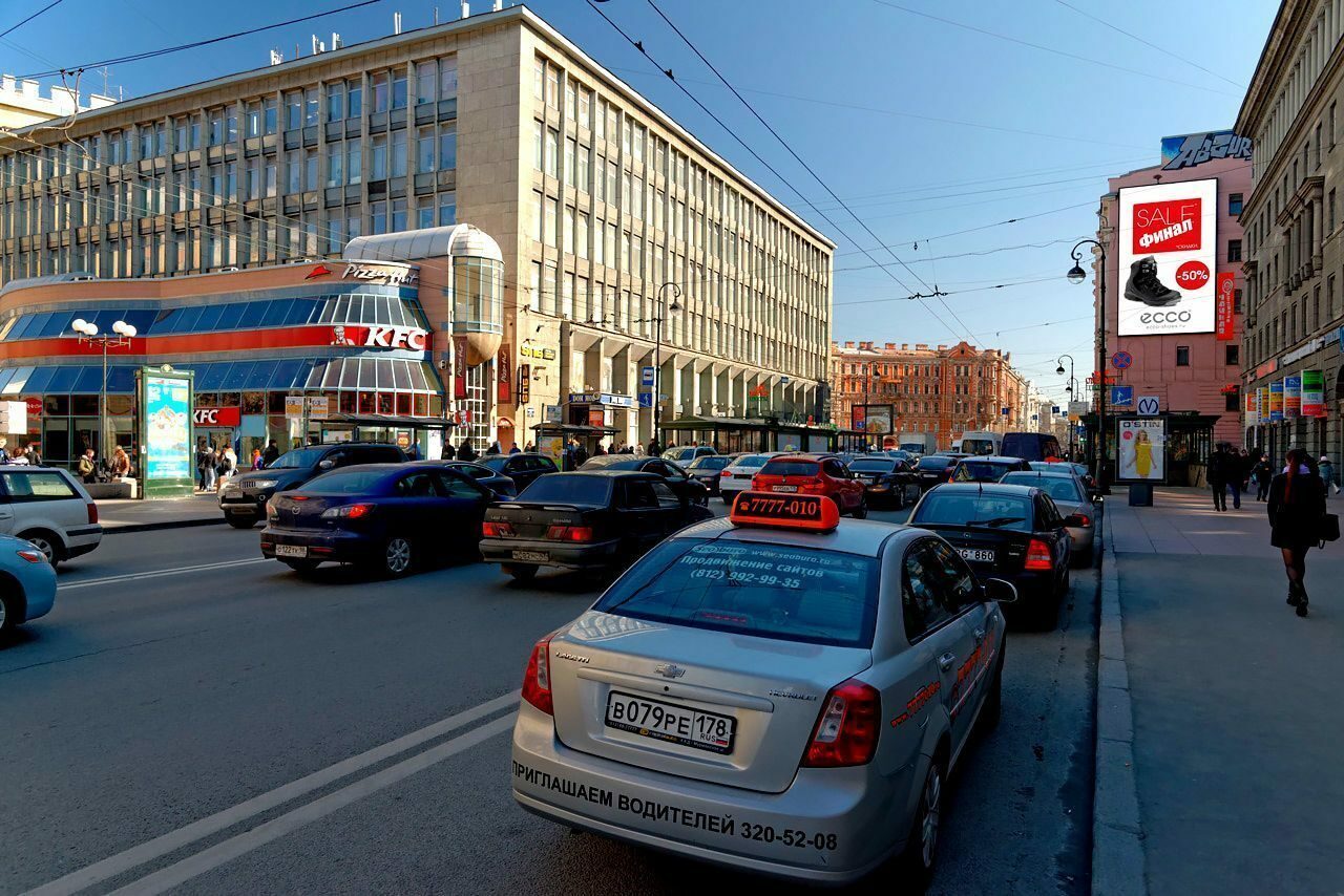 Реклама на медиафасаде в Санкт-Петербурге Каменностровский проспект, д. 38