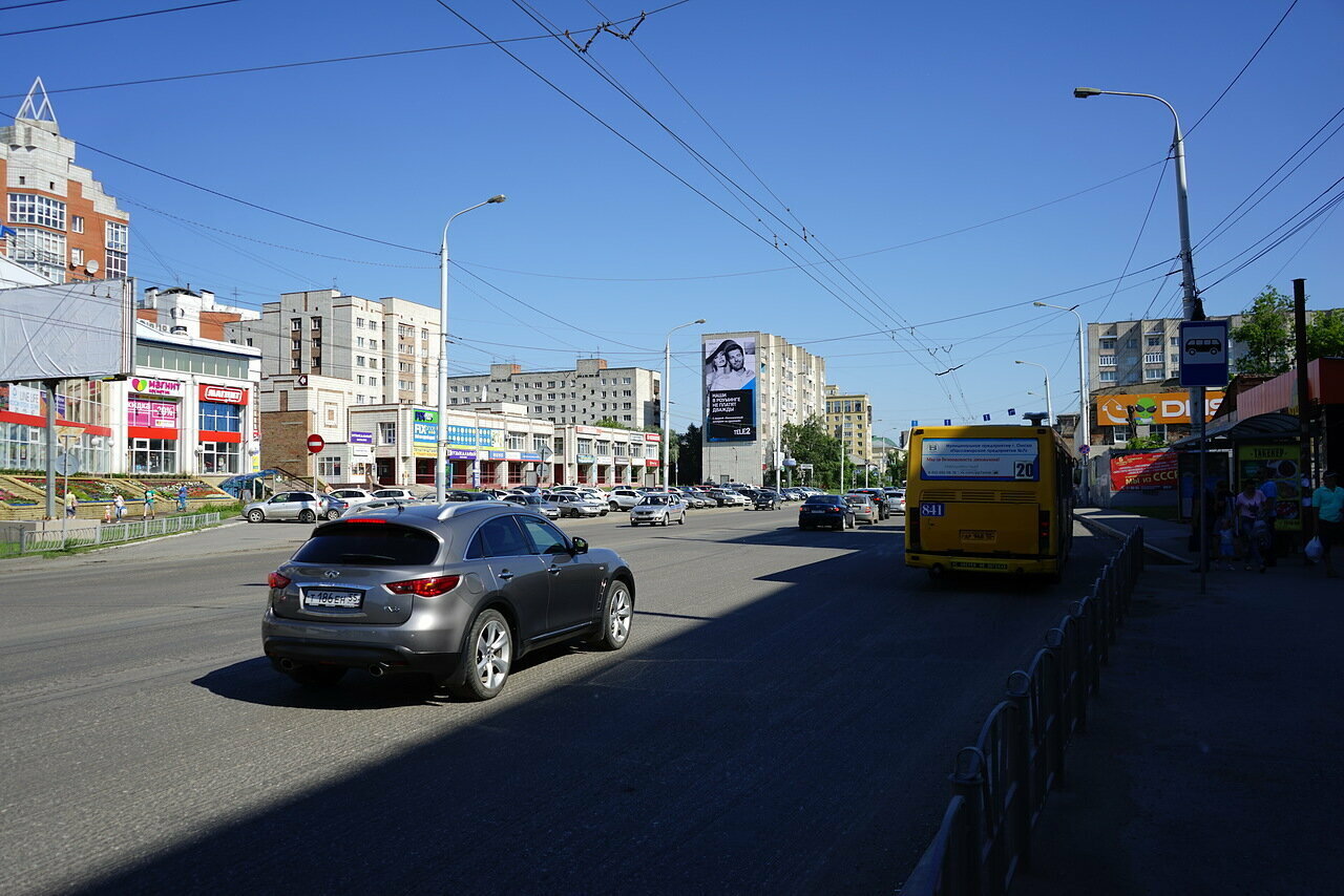 Реклама на медиафасаде в Омске, улица Красный путь, дом 28